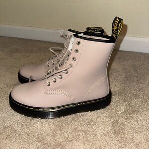 BRAND NEW DR MARTEN ZAVALA BOOT IN BEIGE size 8